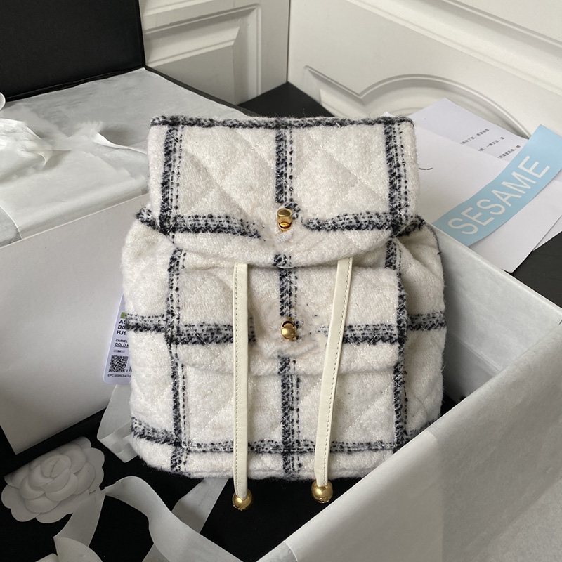 Modedesigner -Rucksack Neue Farbe Frauen Umhängetasche Top -Qualität Nylon White Black Luxury Lady kleine Rucksäcke Goldkette mit Schachtel