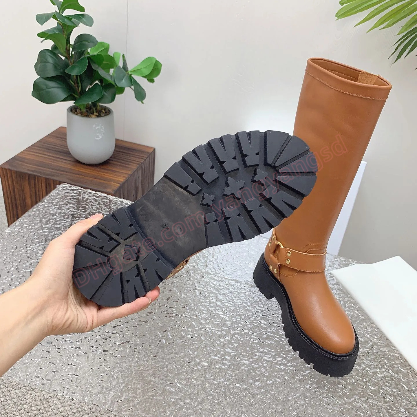 2023 NOUVEAU Vintage Bottes Mode Italie Designer Genou Bottes Femmes Bulky Triomhpe cuir de veau Bottes de moto Automne Hiver Boucle Punk Cuir véritable Knight Boots