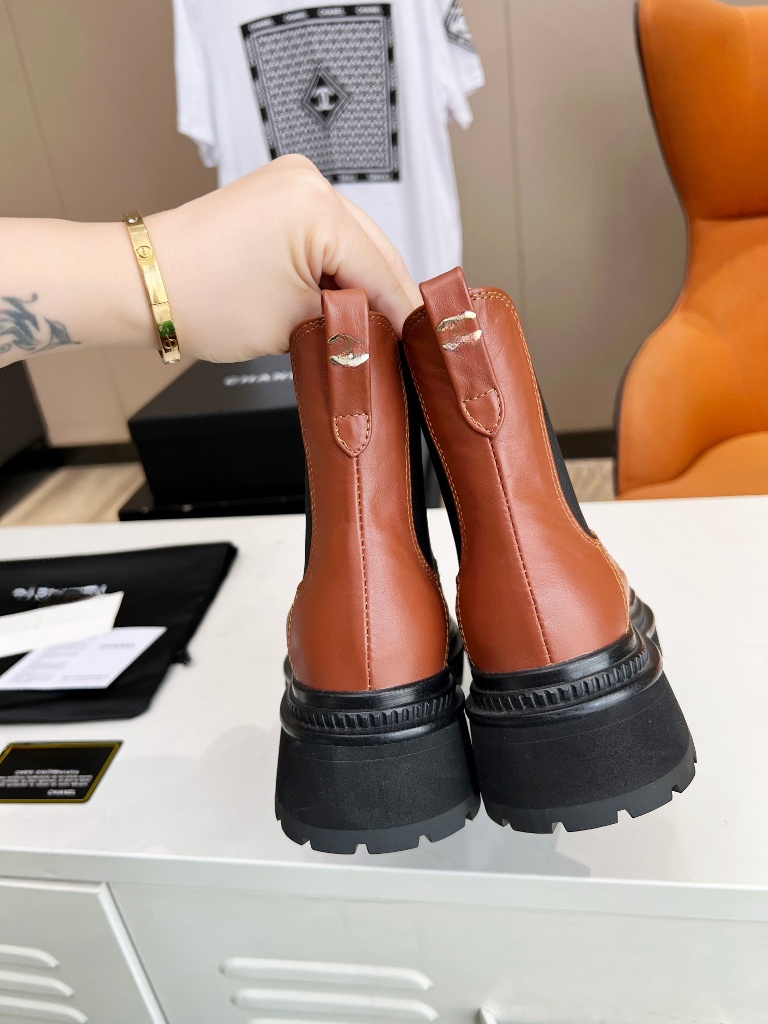 2023S Designer Zwart -witte Martin -laarzen Enkle Boots Echte lederen middenlaarzen Voin Up enkelschoenen Meerdere stijlen om te kiezen Patent LeThe laarzen