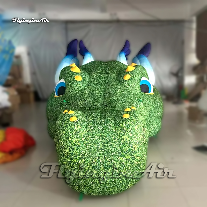 8m adorável verde grande tenro de desenho animado inflável animal jovem jovem dragão de cabeça para decoração de palco de carnaval