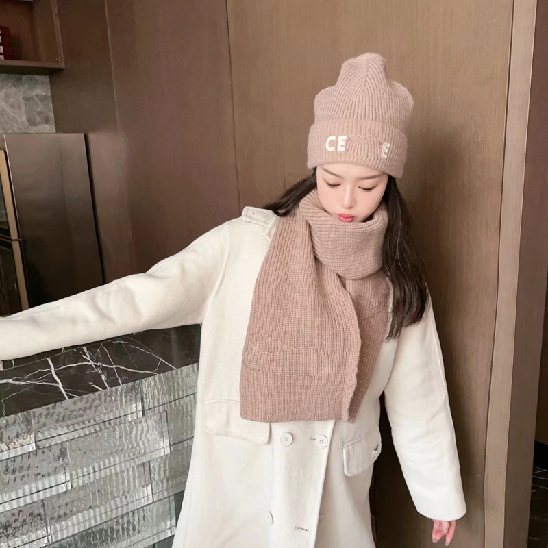 Designer's new classic suit hat hat and scarf knitted feel soft warm comfortable simple suit hat