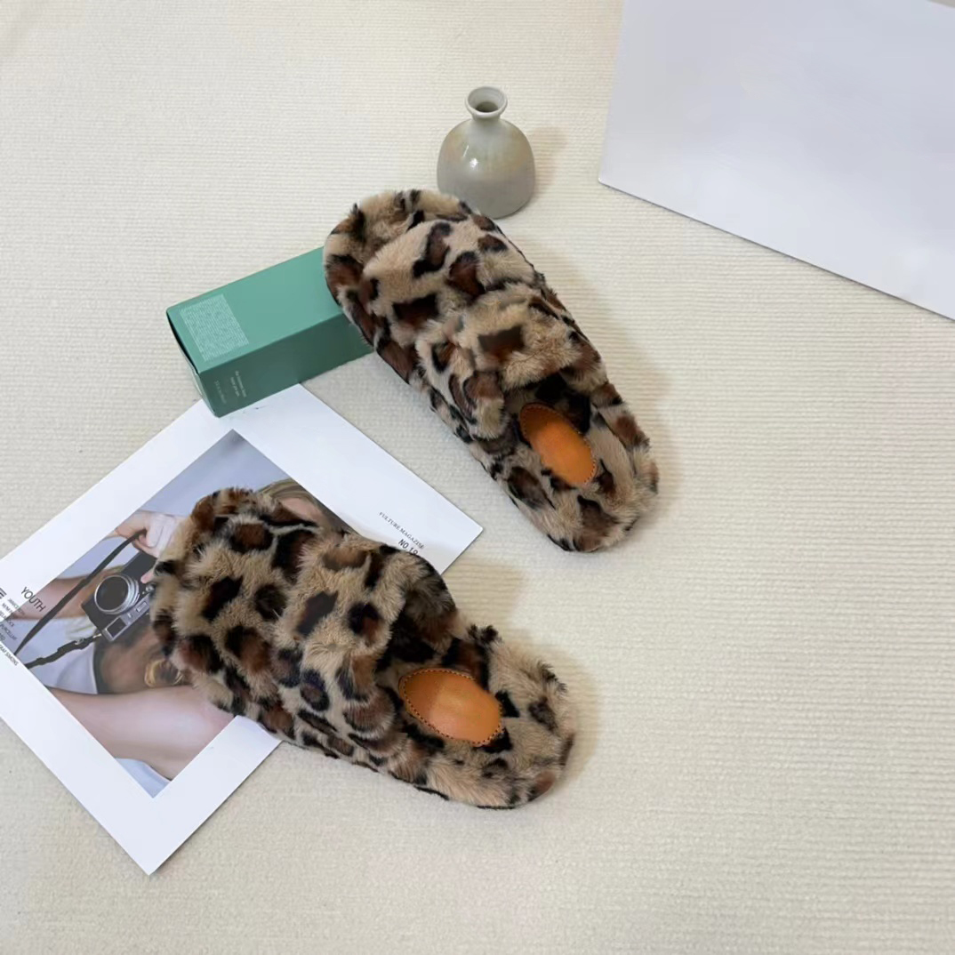 Diapositivas de piel Triomphe Diapositiva abierta en lana de piel de oveja Zapatillas con punta abierta Tela plana de invierno de lujo Mullido Peludo Cómodo Mujer Mula Zapatos con estampado de leopardo