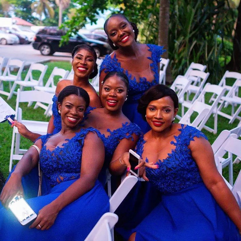 Południowoafrykańska długa druhna sukienki królewska niebieska szyfon linijka elegancka koronkowa słupka ubiórka honorowa długość podłogi seksowna bok Formalne suknie wieczorowe Cl2735