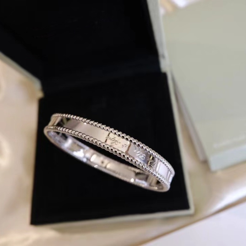 Hoogwaardige Europese en Amerikaanse ontwerper Silver 925 Dames Signature Bracelet Vacuum Vacuale 18K Non -vervagende kralenrandarmband voor damesboetiek luxe geschenken