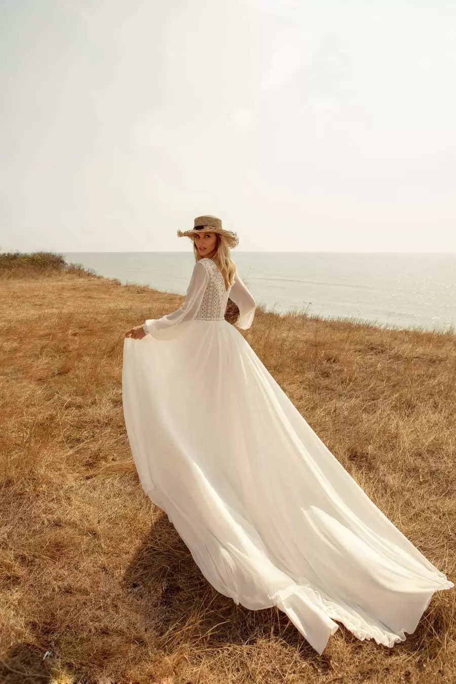 Western Country Hippie Cowgirl A Line Wedding Dresses Chiffon Long Sleeves Elegant spets brudklänningar Boho Garden V Neck Gothic Bride Reception Robes Simple CL2734