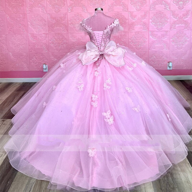 Abito rosa Quinceanera Abito da ballo con fiocco sulla spalla Fiori Farfalle Applicazioni Perline Corsetto Spettacolo Dolce 15 Party