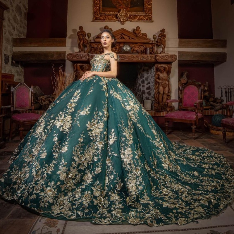 Sparkly Blackish Green Quinceanera Dresses Ball Gown 2024 Sweetheart Pärled Gold Flower spetsar från axel söt 16 klänning snörning