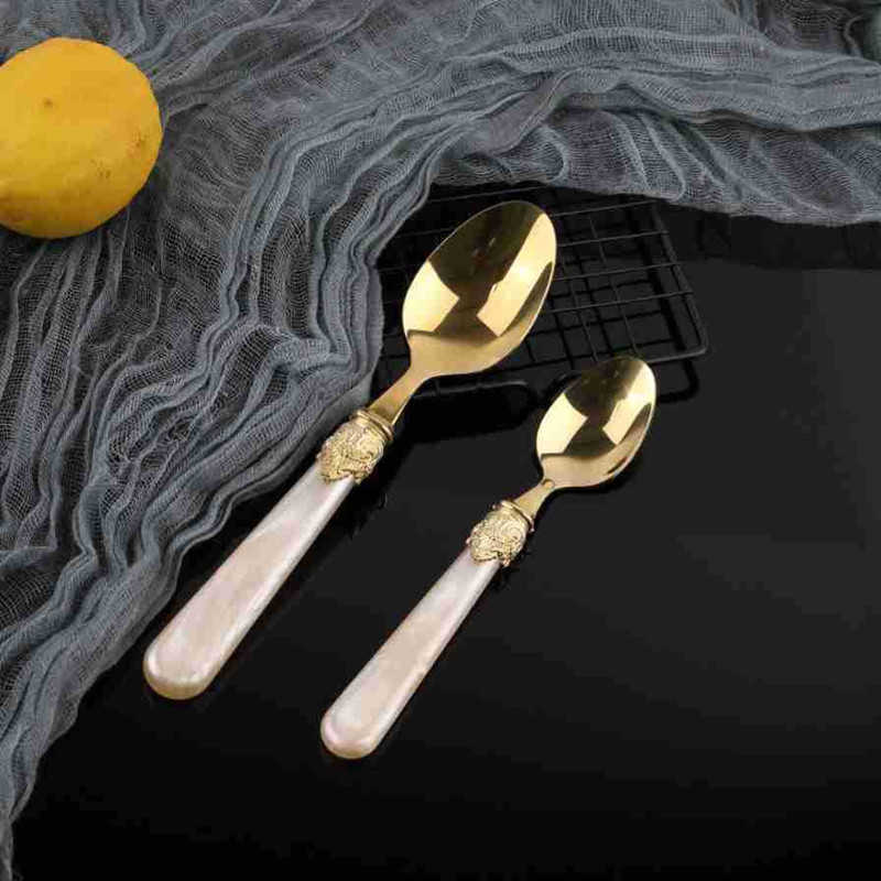 4-5 st rostfritt stål knivgaffel Akrylhandtag Luxury Gold Coderware High-klass European American Antique Table Seary Set HKD230812