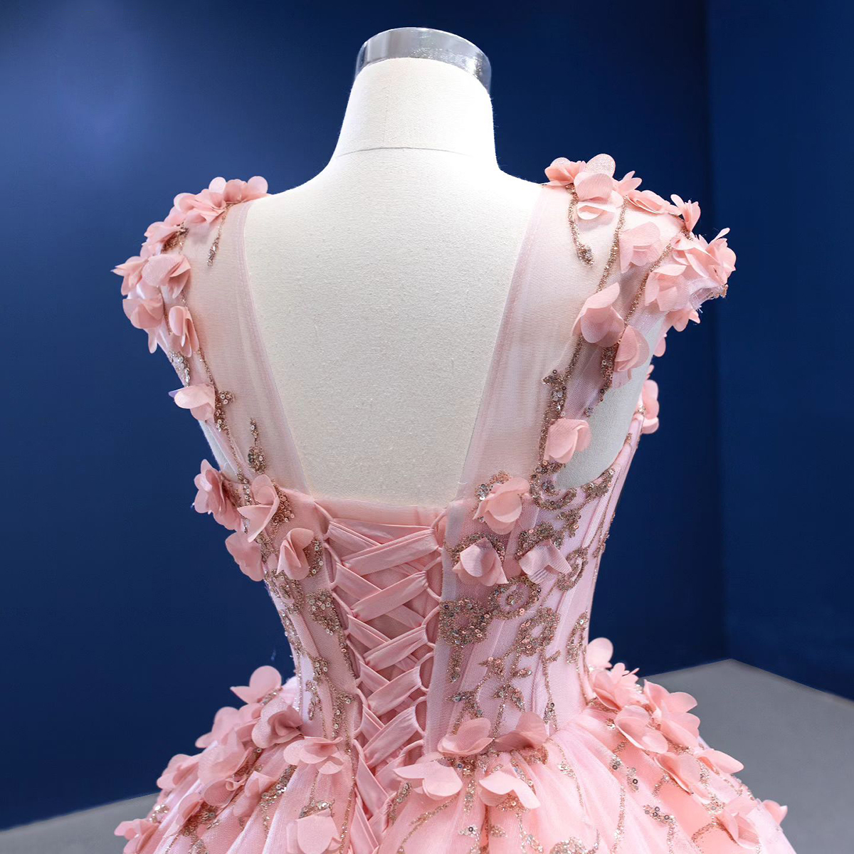 Elegantes rosa Tüll-A-Linie-Hochzeitskleid, neues 3D-Flower-Prinzessin-Brautkleid, Pinselzug-Robe, Vestido De Noiva, individuell angepasst, D-H23331