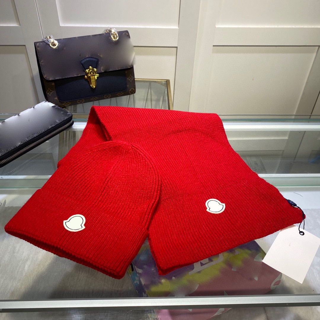 Autumão feminino e inverno Candy Corrie Feionte Hat Casal Carta quente Conjunto de cachecol bordado
