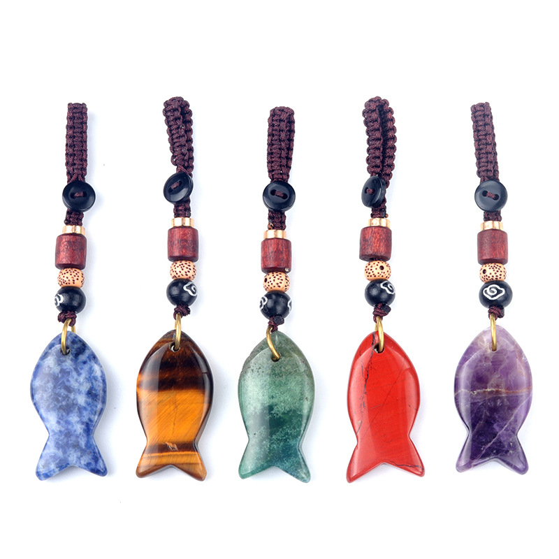Natursten snidad fiskform charms nyckelringar hänge ametist opal rose kvarts nyckelchain bilväska kreativ stickrep