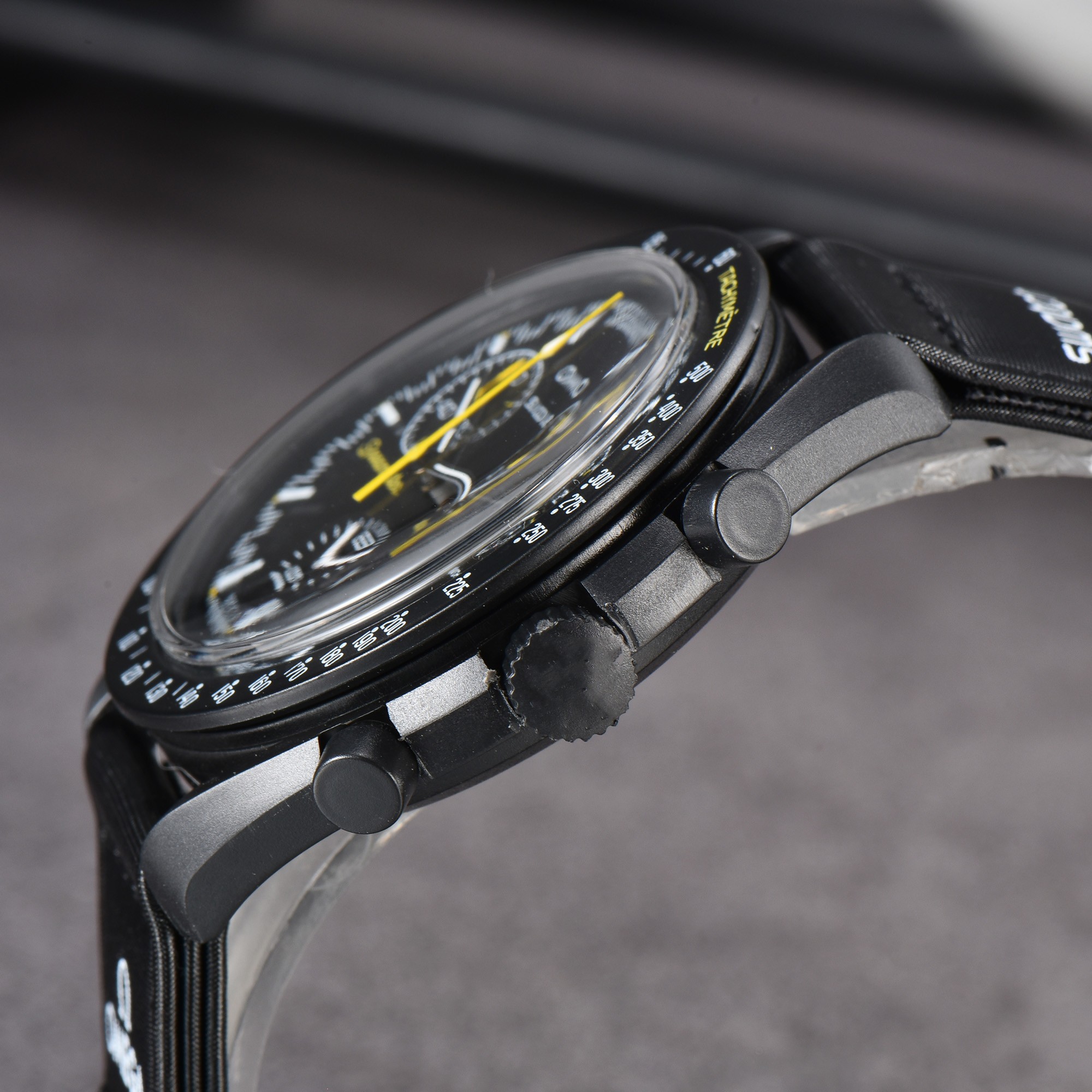 핫 판매 브랜드 새로운 OMG는 패션 캐주얼 남자 시계 고품질 석영 전체 기능 크로노 그래프 워치