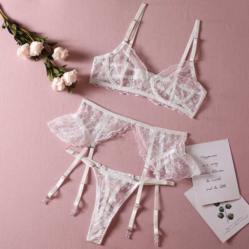 Ensemble sexy Lingerie de mariage sensuelle Soutien-gorge transparent Sous-vêtements à volants Femmes nues sans censure Dentelle de luxe 3 pièces Intime 230808