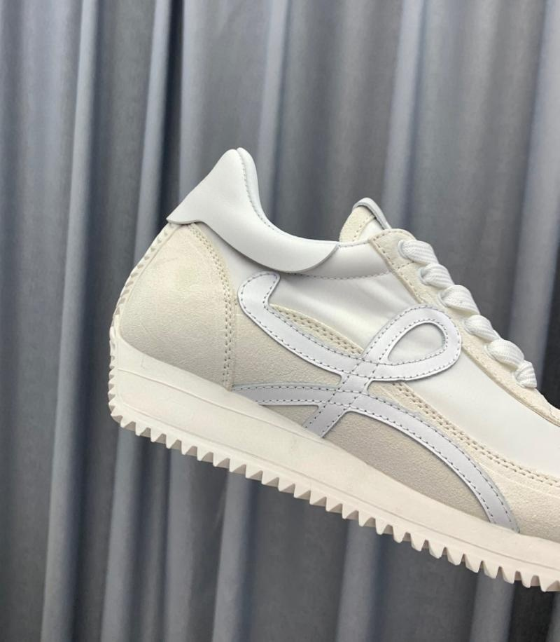 Designer Soulevez le bas Chaussures d'entraînement Tissu en cuir véritable avec chaussures décontractées respirantes pour femmes Flow Runner Doublure en peau de mouton en daim Baskets confortables