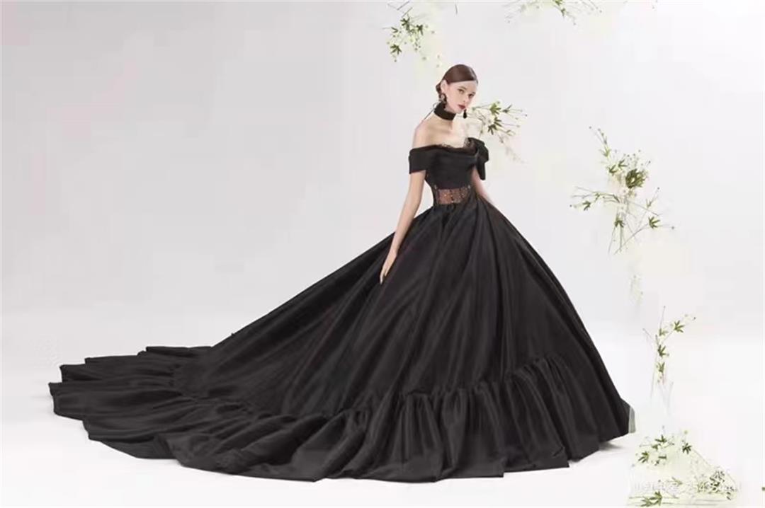 Robe de bal noire robes de mariée Hepburn Style Vintage une épaule Satin grand sentier HS3109