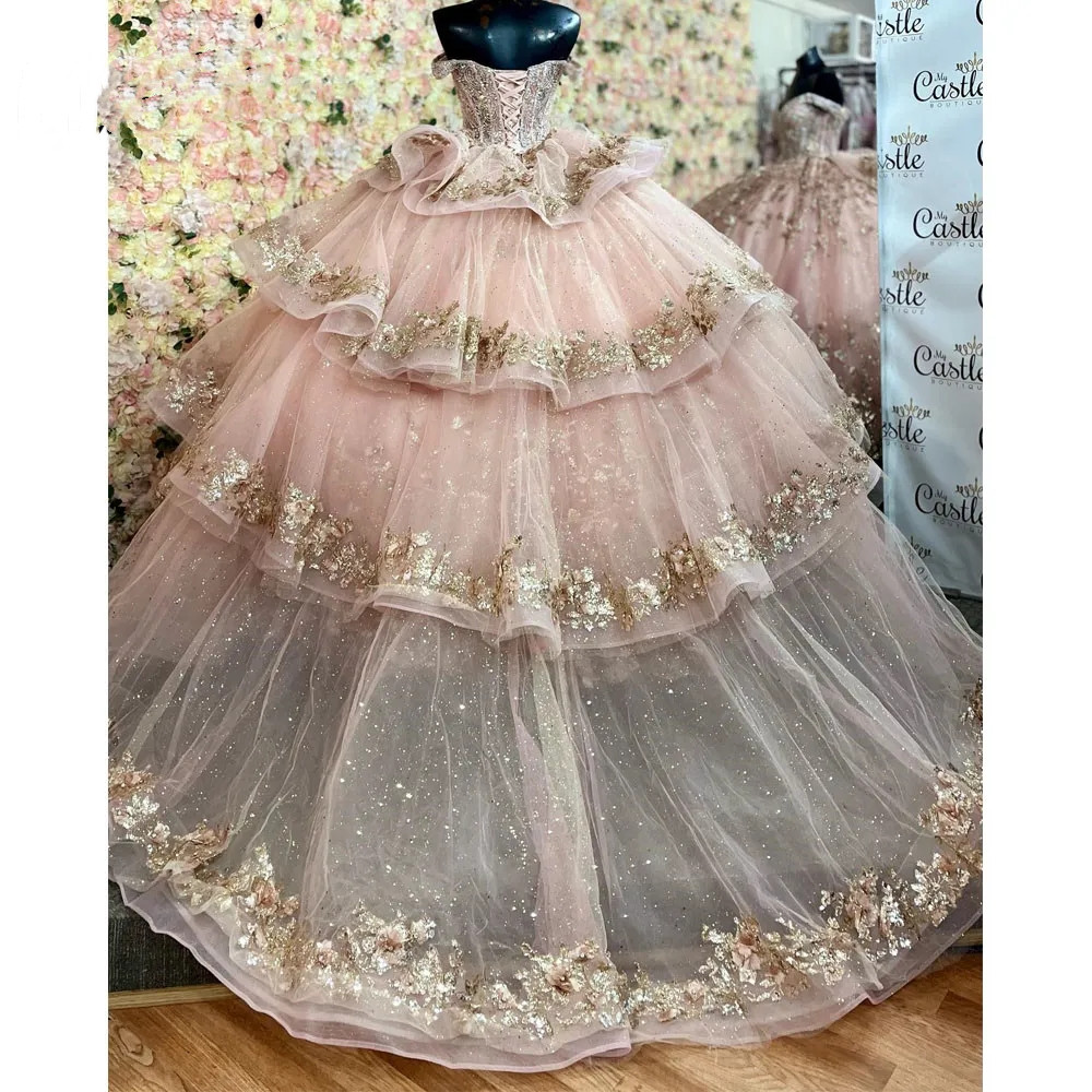 Prinsessa rosa quinceanera klänningar födelsedagsfest mantel kort ärm pärlor glittrande snörning korsett puffy kjol vesridos de