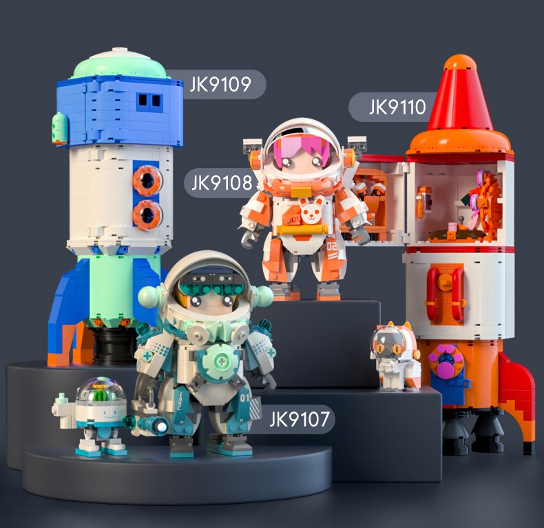 Space War Bear brick Minifigure Astronaut Expression Model Build Brick Building Blocks bearbricks Minifigs Toys For kids Semi perspective Mechanical Home Gift