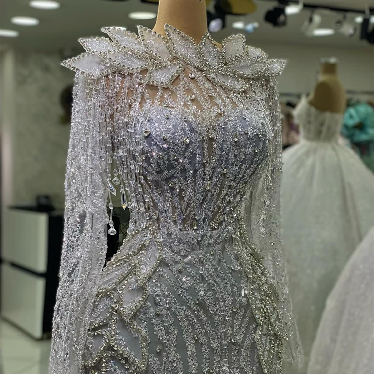 2023 août Aso Ebi Silver Sirène Prom Dress Crystals Crystals Sexy Soirée Fête formelle Deuxième réception Robes de fiançailles d'anniversaire robe Robe de Soire ZJ715