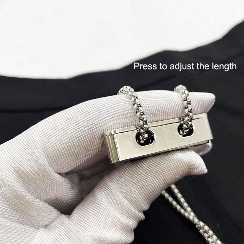 Umgekehrtes Dreieck Designer Schmuck Halskette Legierung Kette Herren Damen Schwarz Anhänger Halskette mit Buchstaben Designer Halsketten Mode 225M