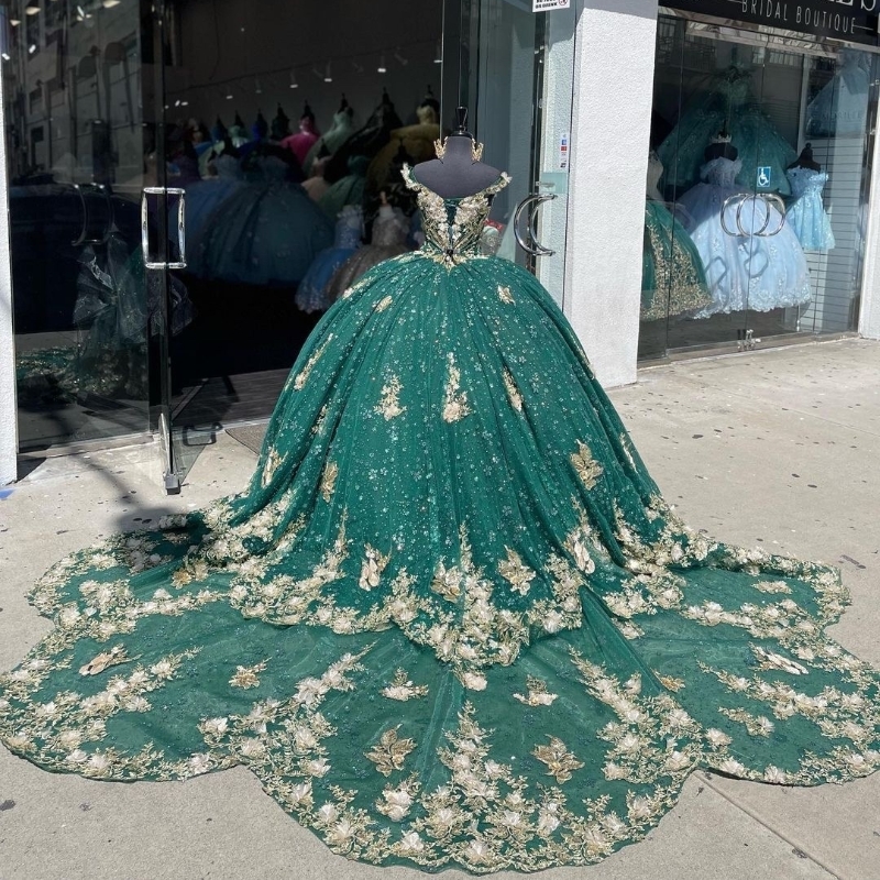 Smaragdgrüne Quinceanera-Kleider mit V-Ausschnitt, Ballkleid, bauschiger Tüll, Sweet-16-Kleider, Applikation, 3D-Blumenzug, elegantes Spitzen-Abschlussballkleid
