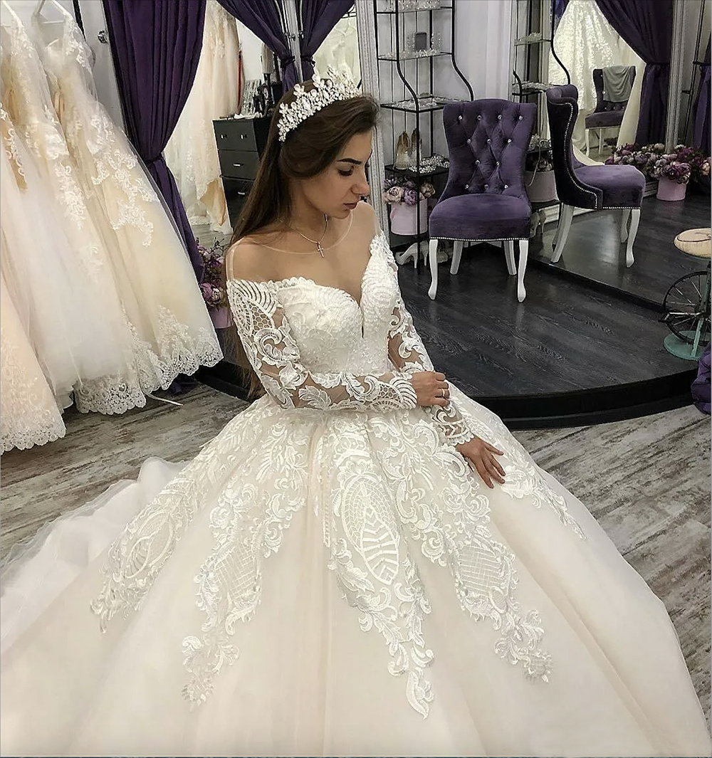 Luxury Princess Scoop Neck Lace Tulle Court Train Wedding Gowns Applique Beads Long Sleeve Ball Gown Wedding Dresses