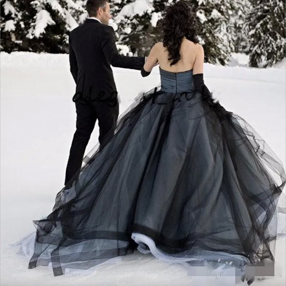 2023 Gothic Ballkleid Brautkleider Schwarz und Weiß Tüll Geraffte Falten Trägerlosen Stufenrock Brautkleider vestido de novia