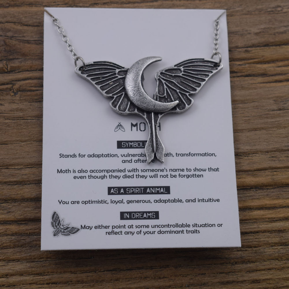 Sterfgevallen hoofd schedel Moth ketting met kaart wedergeboorte betekenis cadeau voor haar