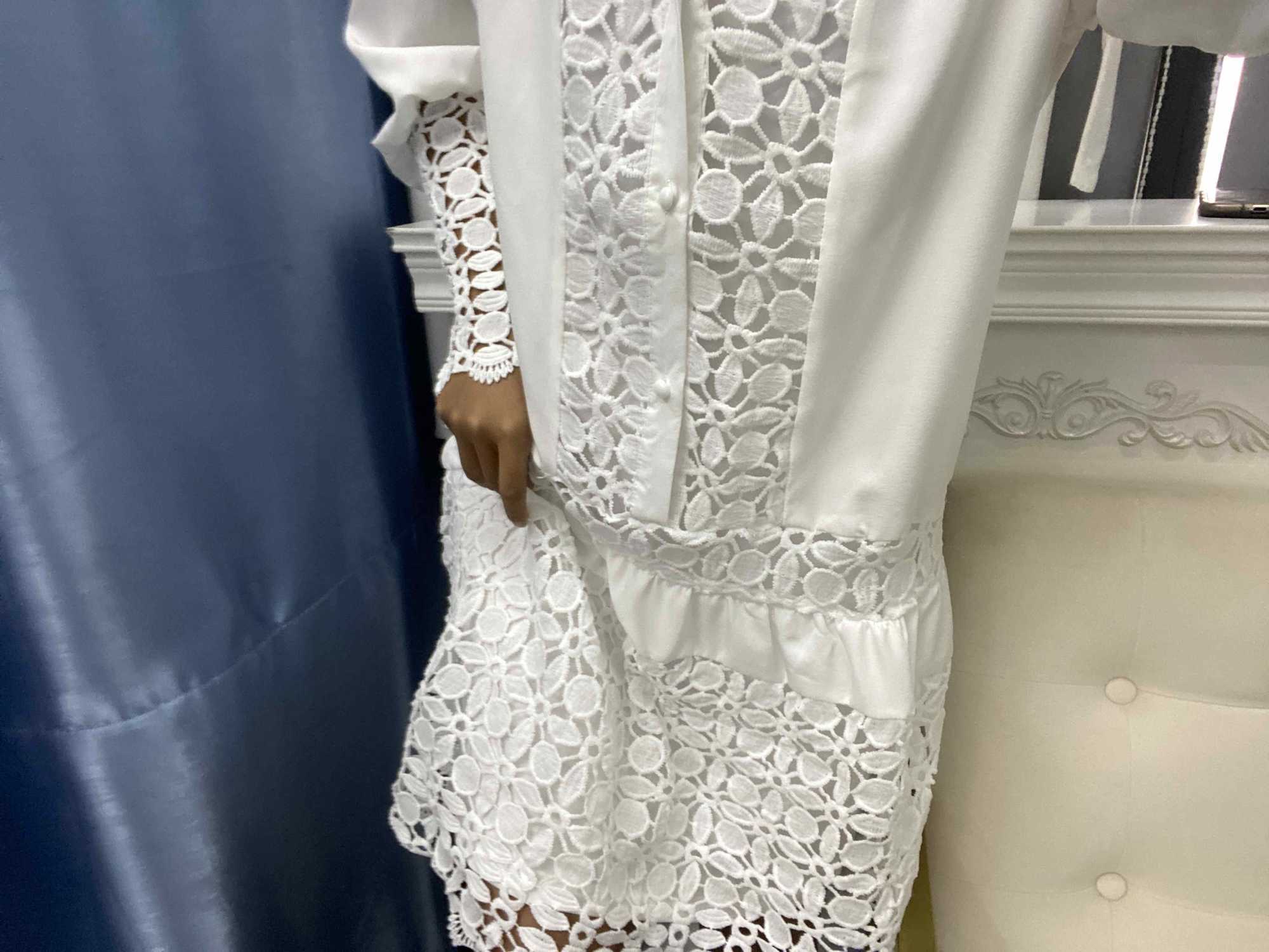 Grundläggande avslappnade klänningar 2023 Spring Shirt Guipure Lace Patch med Cami Dress Women's White Wedding Dress Hollow and Loose Y2K Party Holiday Westido T230825