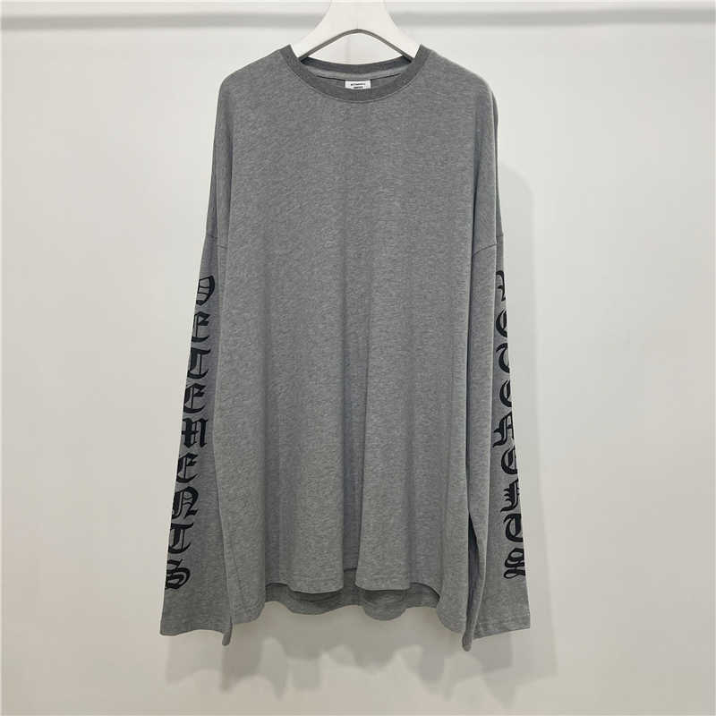 T-shirt da uomo Oversize di alta qualità Vetements T-shirt moda Uomo VETEments Carattere gotico Donna Maniche lunghe Indietro Camicie VTM tonali