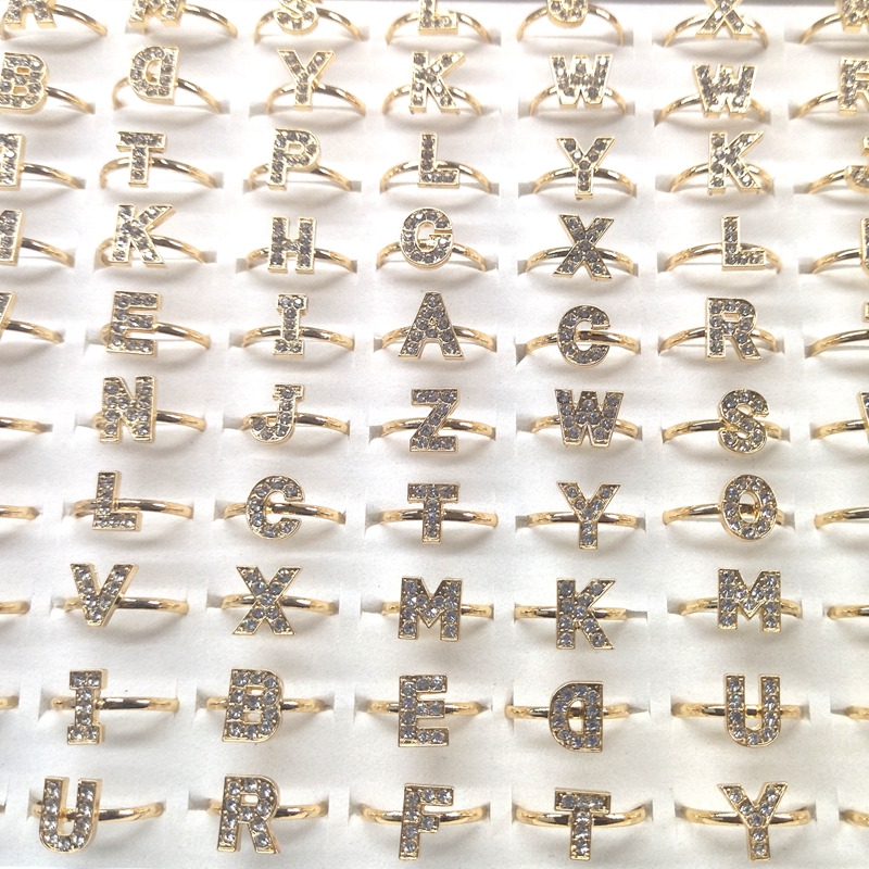 50st Gold Color Letter Rings with Clear Rhinestone Justerbar storlek