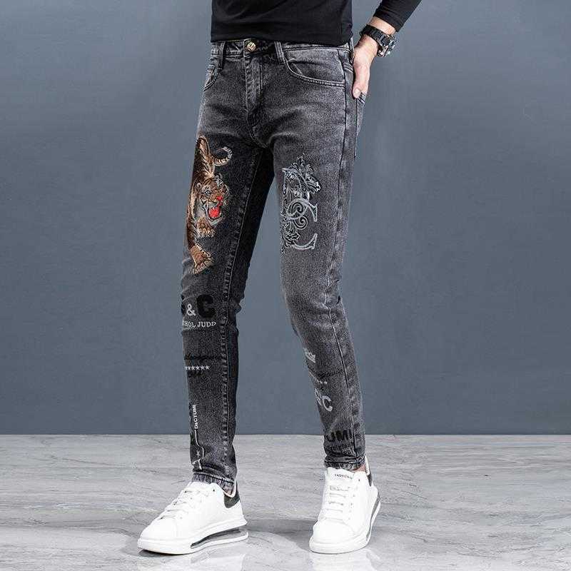 High Quality Mens Slim-fit Stretch Gray Denim Pants Trendy Tiger Prints Decors Casual Pants Stylish Sexy Street Jeans Pants; HKD230829