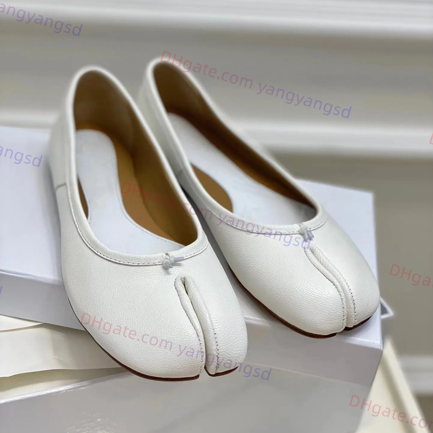 2023 Fashion Tabi Ballet Designer Sandaler Slides Women Flat Loafers Tisters Elegant Split Toe Luxury High Quality Lambskin Calfskin Cotton Foder Dances Loafers