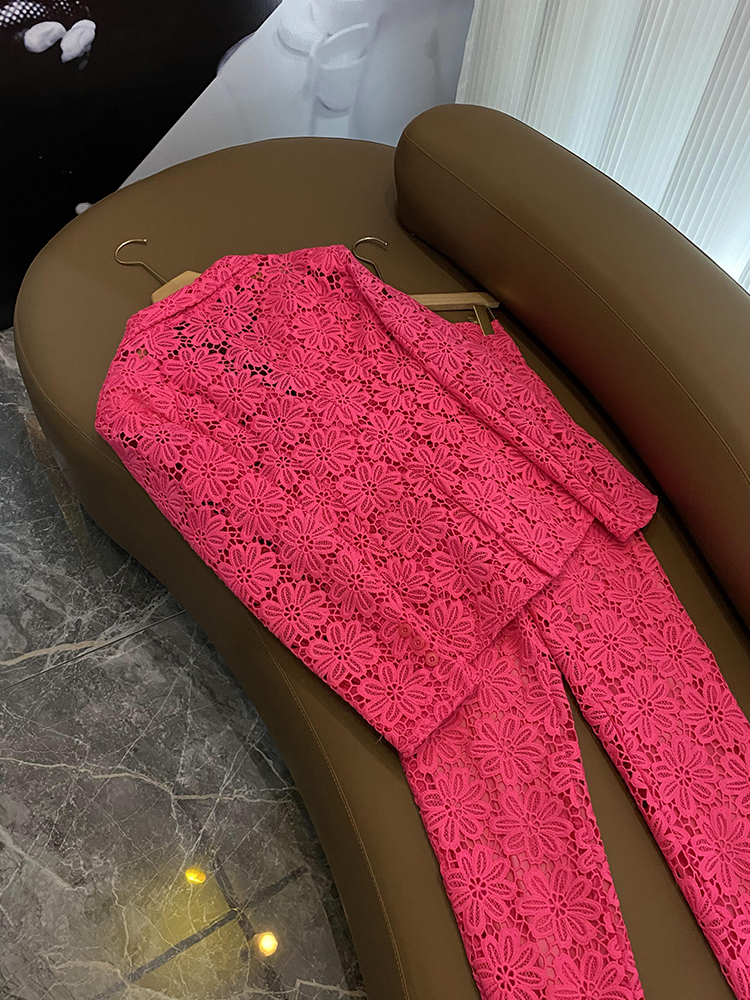 2023 Herfst Hot Pink Bloemen Kant Tweedelige Broeksets Korte Mouw Notched Revers Kant Single-Button Blazers Top + Lange Broekpakken Set Tweedelige Pakken O3G142675