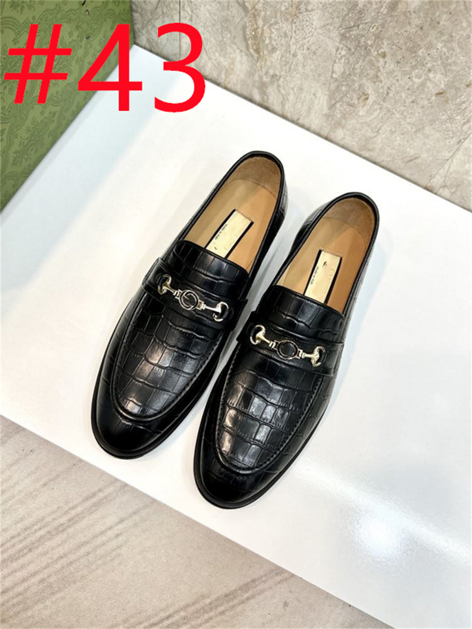 High quality original 1:1 Luxury Brands 19ss Mocassin Homme Mens Loafers Leather Black Dress Shoes Slip on Smoking Slippers Chic Embroidery Party Shoe Men