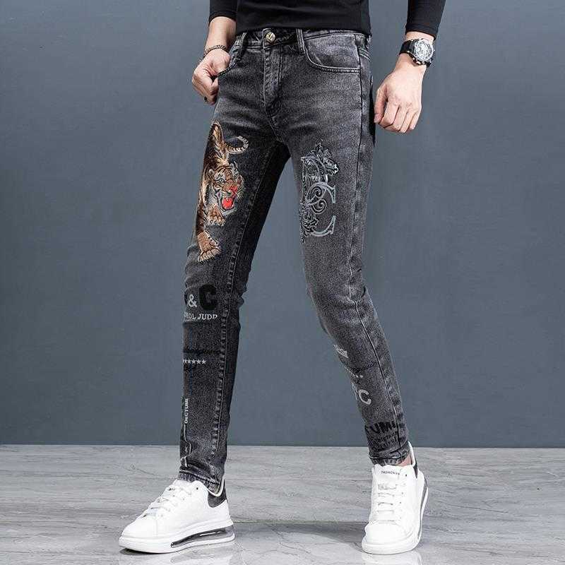 High Quality Mens Slim-fit Stretch Gray Denim Pants Trendy Tiger Prints Decors Casual Pants Stylish Sexy Street Jeans Pants; HKD230829