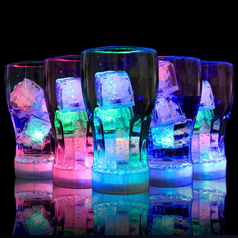 LED Ice Cubes Glowing Party Ball Flash Light Luminoso Neon Wedding Festival Christmas Bar Decorazione bicchiere di vino Forniture 12 pezzi HKD230829