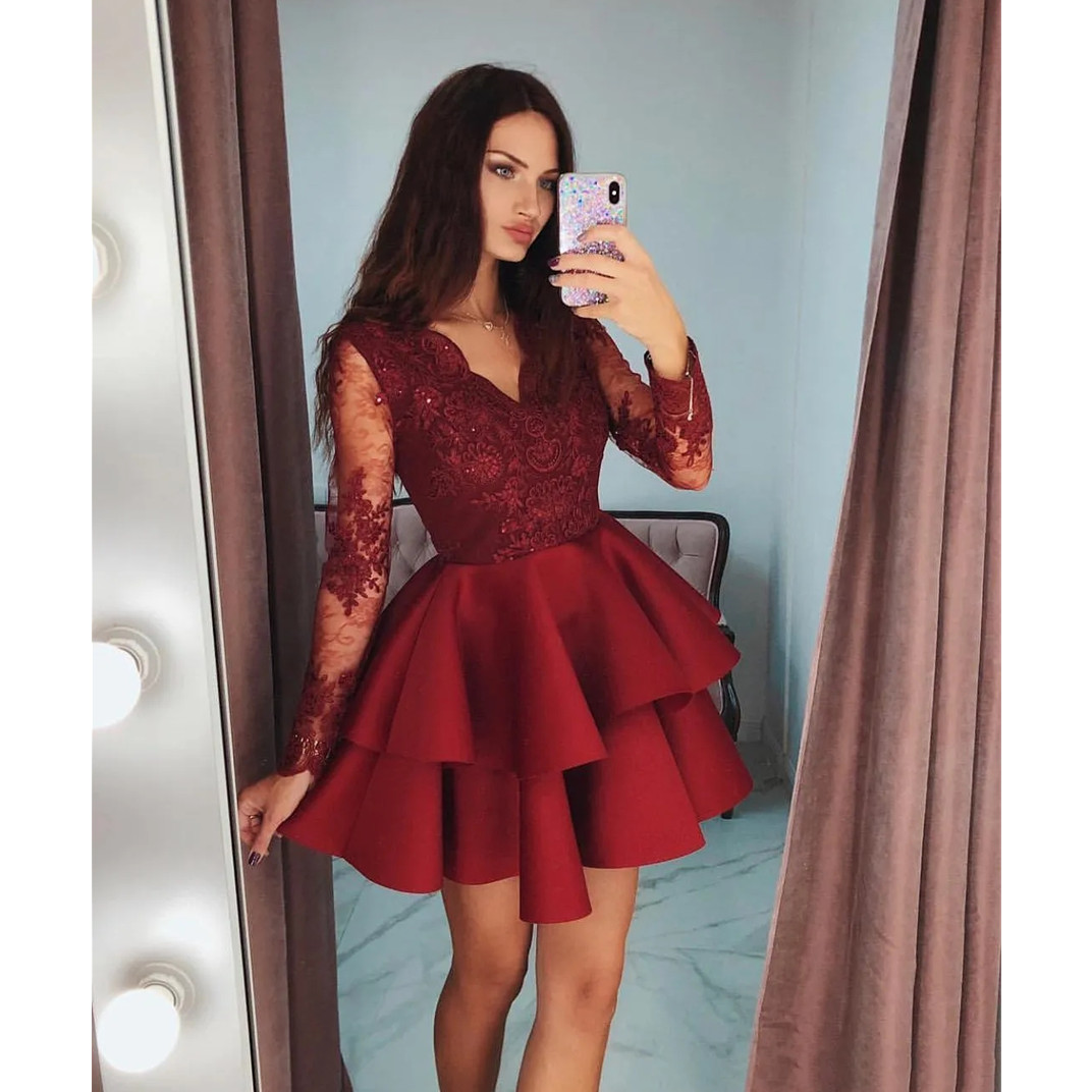 2024 Sexig mini Short Homecoming Dresses Chic Vneck Appliqued Lace Prom Dress Ruffles Custom Made Simple Cheap Cocktail Bowns