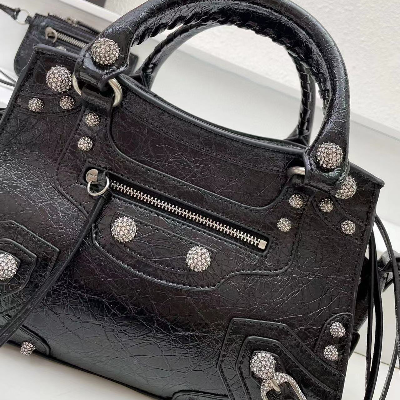 AAA Luxus-Designer-Tragetaschen aus echtem Leder, Damen-Handtasche, Umhängetasche, Neo-Motorradtasche, Ziegenleder, modischer Trend, Damen-Griff-Tragetasche mit Kosmetikspiegel, 26