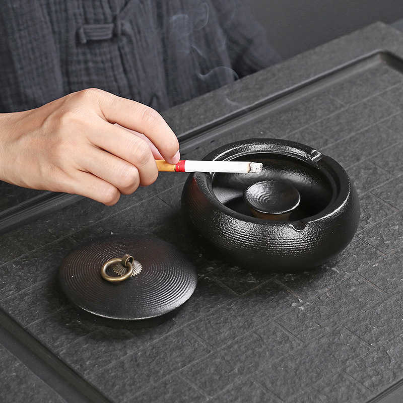 Black Ceramic Ashtray Retro Creative Frosted Ashtray with Lid Room Office Cafe Desktop Porcelain Ashtray For Boyfriend Gift Ny HKD230828