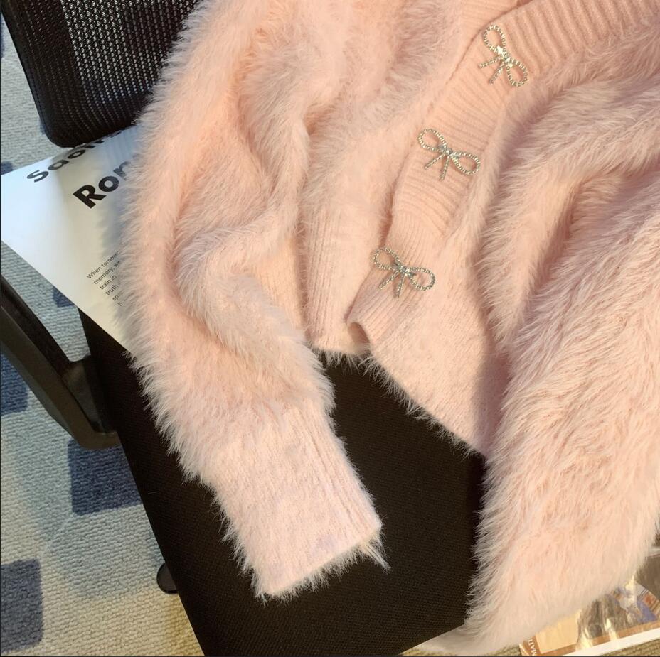 Sokak Stili - MI - Pembe Yumuşak Glutinous Mink V -Gutt Sweater Ceket Kadın Sonbahar ve Kış Tasarımı Kısa Örme En İyi Milan Tayt Tasarımcı Marka Aynı Stil