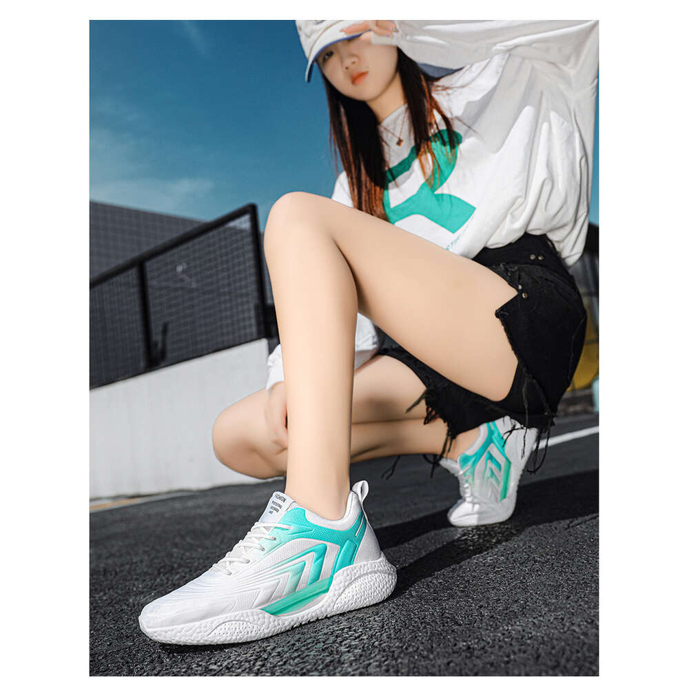 Nieuwe stijl paar casual schoenen mode veelzijdige sneakers ademend mesh sporttrainers voor dames heren jeugd comfortabele wandelschoenen zwart groen blauw