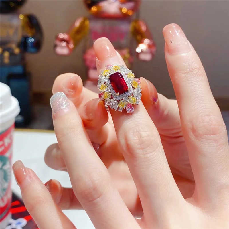 Anelli a grappolo Net Red Live Vendita calda Classic Fashion Pigeon Blood Ruby Micro Anello intarsiato Ladies Versatile Evening High Luxury Jewelry Gift G230228