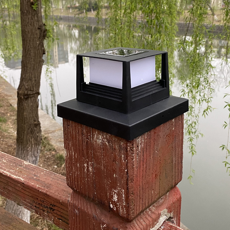 Solar Garden Lights Outdood Wodoodporne ogrodzenie po czapce światło biały ciepły podwójny kolor 2 tryb jasny zawiera podstawy dla 4x4 5x5 6x6