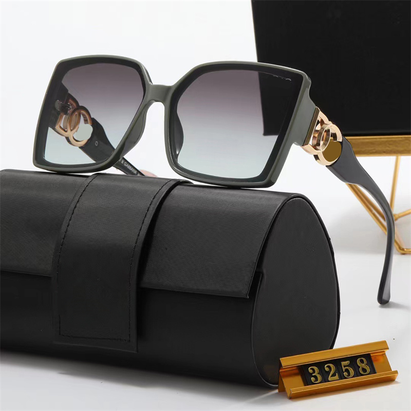 Gafas de sol diseñador de moda gafas polarizadas sombras al aire libre PC Farma Fashion Classic Ladies Luxury Sun Gaflass Mirrors for Women Men