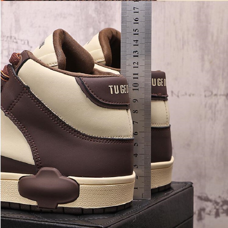 Nuovi uomini casual di design di lusso stivali neri mocassini maschili scarpe di marca high-top accessori di bellezza scarpe casual D2A28