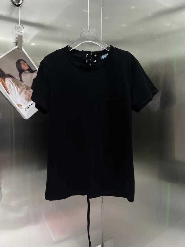 Kvinnors t-shirt designer23 vår och sommar ny fashionabla hmade tyg triangel herrkvinnor samma bindande dekonstruerade mångsidiga t-shirt yh74