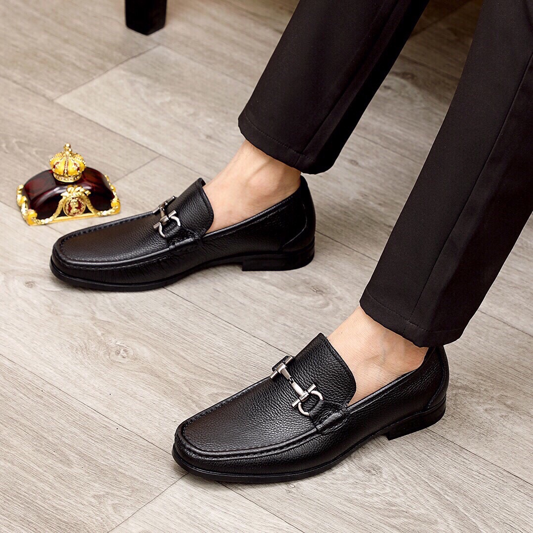 2023 Mens Classic Designer Dress Shoes Slip On Party Wedding Business Casual Loafers Män varumärke Formell kostymskor Storlek 38-45