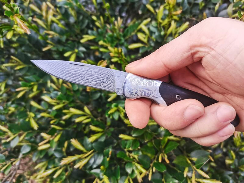 YL H2378 Coltello a lama pieghevole tascabile 67 strati VG10 Lama in acciaio di Damasco Ebano con manico in ottone Campeggio esterno Escursionismo Cartella EDC Coltelli da frutta