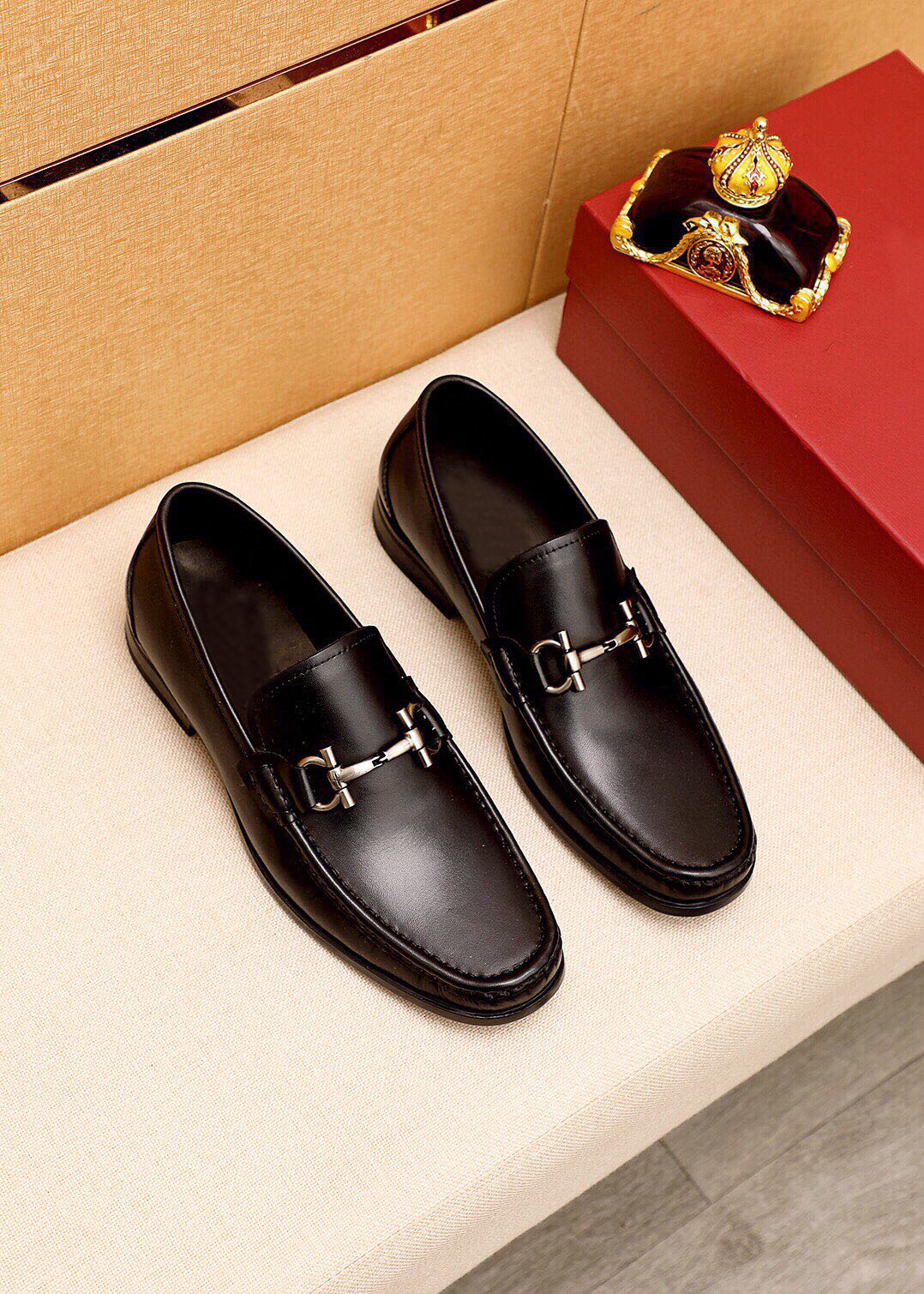 2023 Mens Classic Designer Dress Shoes Slip On Party Wedding Business Casual Loafers Män varumärke Formell kostymskor Storlek 38-45