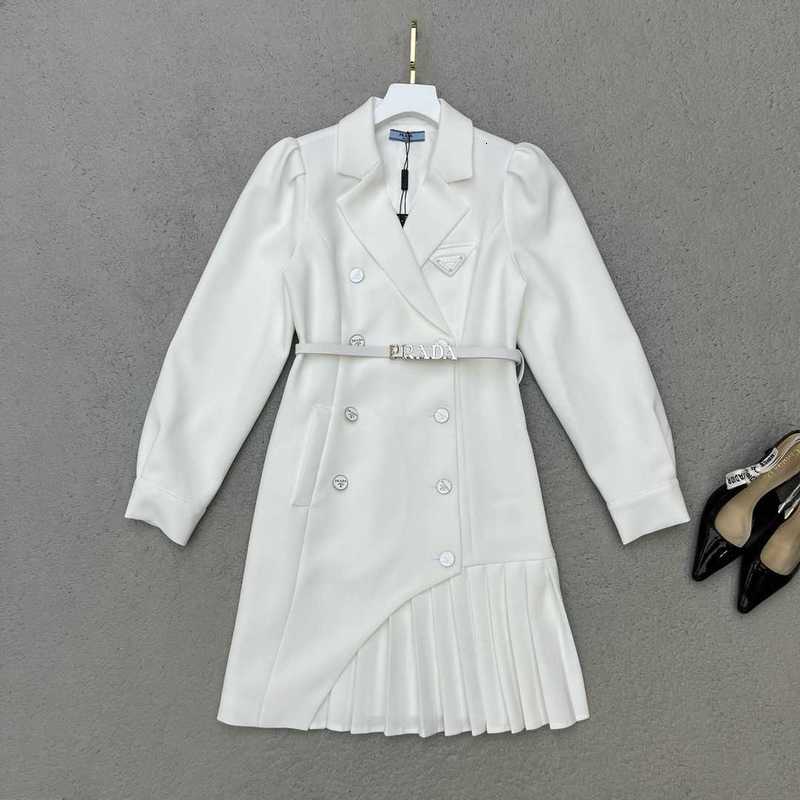 Casual Dresses Designer 23 Spring and Summer New Temperament Fashion Triangle Show Thin Creas Design Suit Dress Ceia